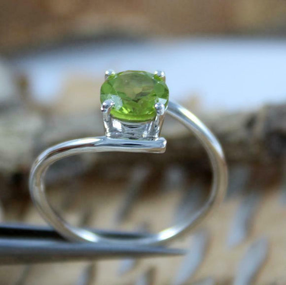 1ct Engagement Ring Round Cut Green Peridot Bypass Solitaire 14k White Gold Over