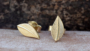 Leaf Design Tiny Stud Earrings For Women in 14k Yellow Gold Finish