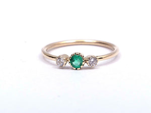 0.65ct Round Cut Green Emerald Minimalist Trilogy Ring 14k Yellow Gold Finish