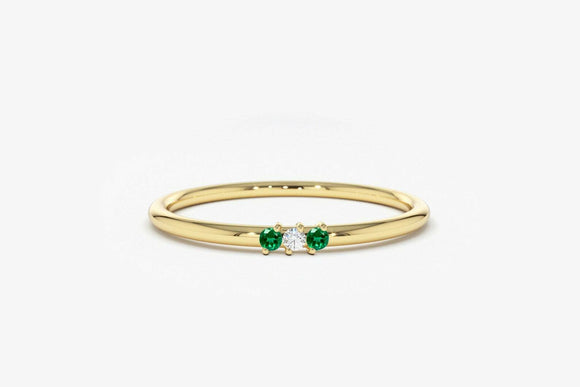 0.3ct Engagement Ring Round Diamond Emerald Accent Trilogy 14k YellowGold Finish