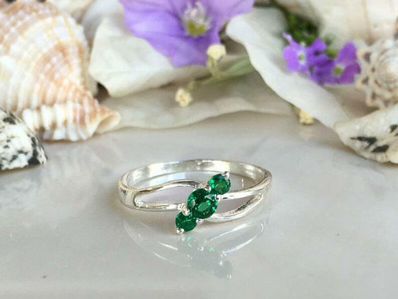 0.6ct Engagement Ring Round Cut Green Emerald Trilogy 14k White Gold Finish